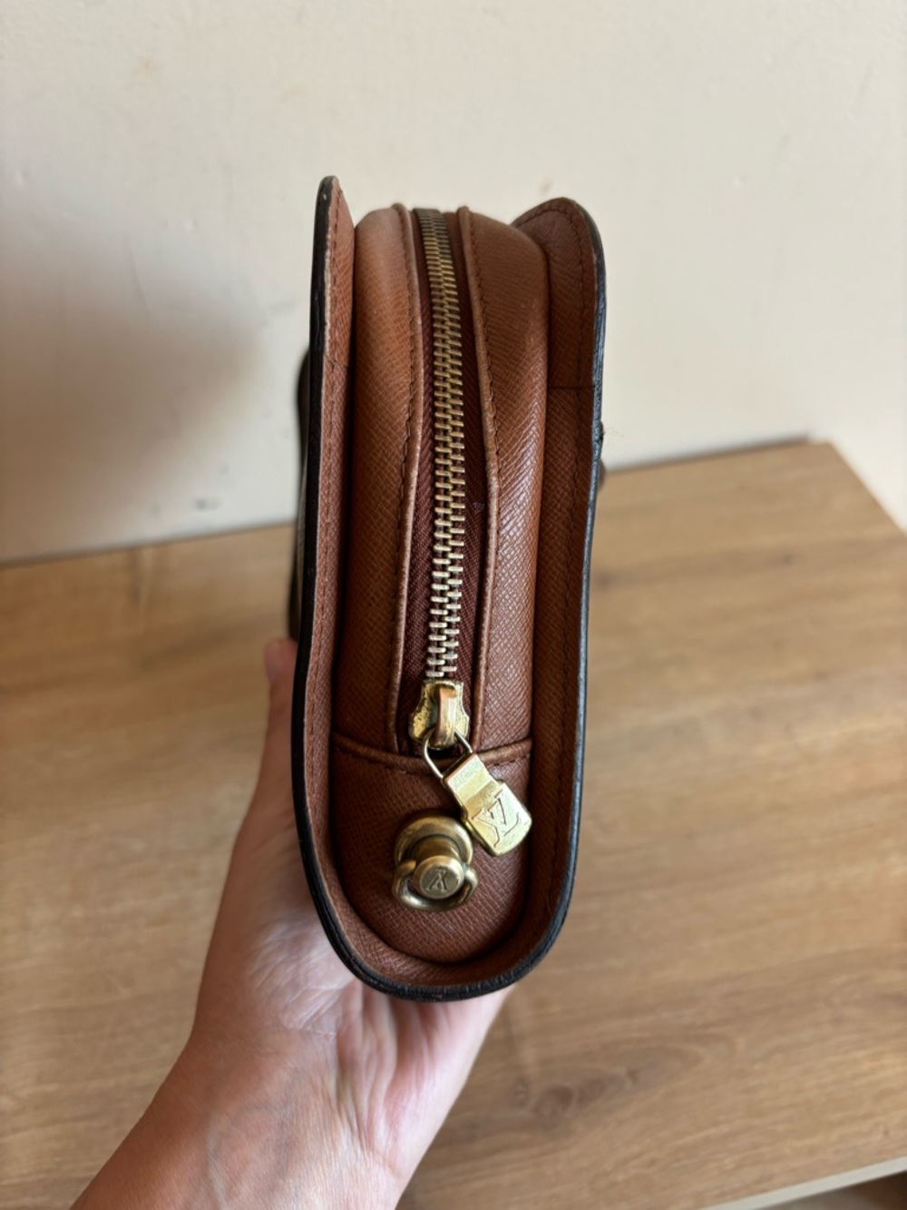 Authentic louis Vuitton monogram clutch - Picture 6 of 10